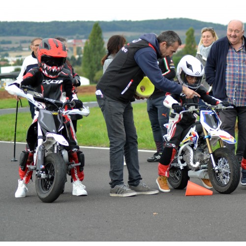 Stage moto enfants 6 - 15 ans circuit d'issoire